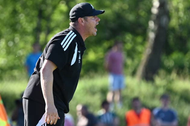 25 05 2025 Soccer season 2024 2025 Relegation Oberliga Bayern Bayernliga Landesliga ATSV Erlangen TSV Großbardorf LuPf xluxpfx Jochen Strobel Coach ATSV Erlangen shouts shouts shouts