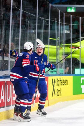 Ice hockey, Eishockey - IIHF WC 2026 ZURICH,SWITZERLAND,25.MAY.26 - ICE HOCKEY - IIHF Ice Hockey World Championship, WM, Weltmeisterschaft 2026, group stage, USA vs Hungary. Image shows the rejoicing of Ryan Leonard (USA) and Max Plante (USA).  GEPAxpictures xMaticxKlansek