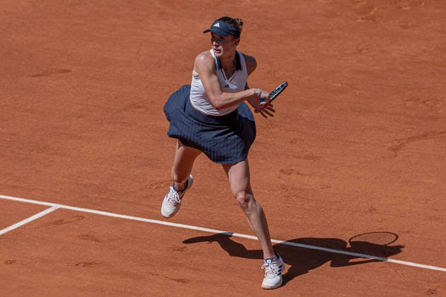 2026 French Open - Day Two Elina Svitolina returns the ball against Anna Bondar during the Roland Garros Grand Slam Tournament on May 25, 2026, in Paris, France. Paris France  Copyright: xRobertxSzaniszlox originalFilename:szaniszlo-notitle260525_npu7F.jpg