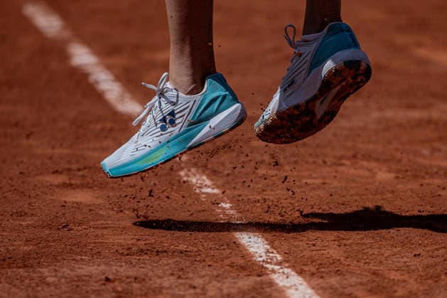 2026 French Open - Day Two Anna Bondar serves against Elina Svitolina during the Roland Garros Grand Slam Tournament on May 25, 2026, in Paris, France. Paris France  Copyright: xRobertxSzaniszlox originalFilename:szaniszlo-notitle260525_npZcu.jpg