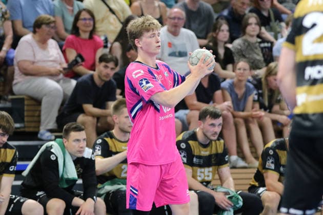 25 05 2026 Handball Men 2025 2026 2 Handball Bundesliga 32 Matchday HC Elbflorenz 2006 TSV Bayer Dormagen BallsportArena Dresden Finn Schroven Dormagen, 19, pink on the ball Dresden Saxony Germany