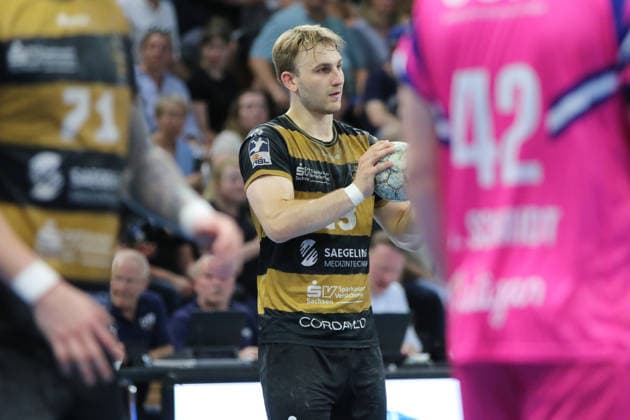 25 05 2026 Handball Men 2025 2026 2 Handball Bundesliga 32 Matchday HC Elbflorenz 2006 TSV Bayer Dormagen BallsportArena Dresden Anton Preußner Dresden, 13, schwarzgold am Ball Dresden Saxony Germany