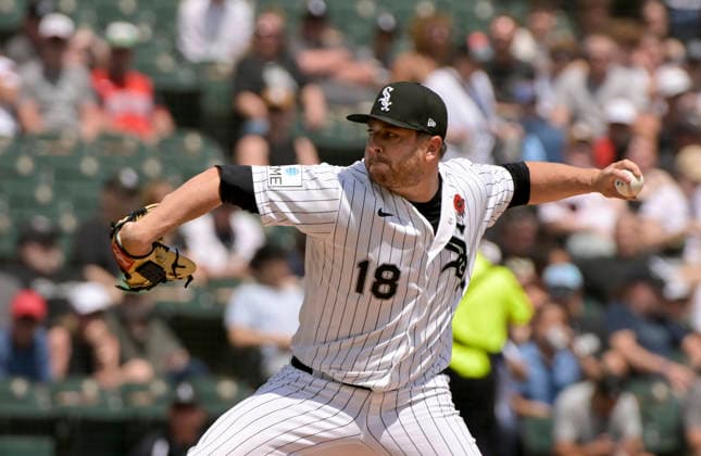 Chicago White Sox starting pitcher Anthony Kay (18) throws against the Minnesota Twins during the first inning at Rate Field in Chicago, IL on Monday, May 25, 2026.  CHI20260525103 MARKxBLACK