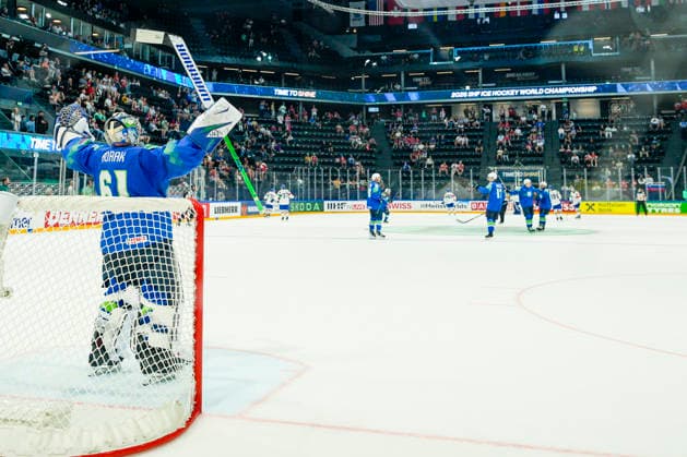 FRIBOURG, SWITZERLAND MAY 25 goalkeeper Lukas Horak of Slovenia L celebrates victory during the 2026 IIHF Ice Hockey World Championship Switzerland game between Slovenia and Italy at BCF Arena on May 25, 2026 in Fribourg, Fribourg Fribourg BCF Arena Fribourg Switzerland Copyright: xJustPictures.ch JarixPestelaccix jp-en-EuSpIm-JP6_JAR_Slovenia_Italy_25May2026_00115