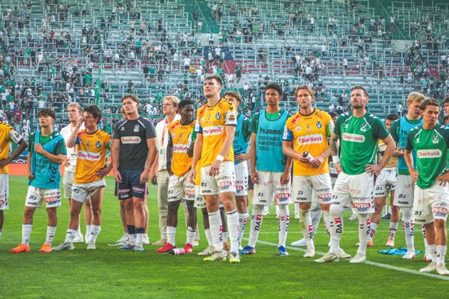 Football Austria, Admiral Bundesliga European Cup Playoff Final ECL 2025 2026, SK Rapid Vienna vs SV Oberbank Ried Allianz Stadium Weststadion, Vienna Hütteldorf Players with the fans after the match Copyright: xLukasxBierederx