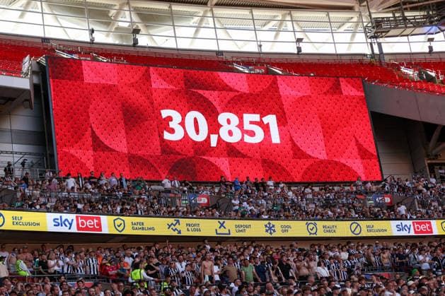 Notts County v Salford City, EFL Sky Bet League 2, Play Off Final A general view inside Wembley Stadium London before score board displays match attendance number during the EFL Sky Bet League 2 Play Off Final match between Notts County and Salford City at Wembley Stadium, London, UK on 25 May 2026. Editorial use only DataCo restrictions apply See www.football-dataco.com , Copyright: xJezxTighex PSI-24292-0135