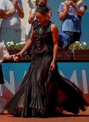 Naomi Osaka of Japan wears a gold sequinned dress under a black sequinned long skirt and corset French Open Tennis, Day Three, Tennis, Roland Garros, Paris, France - 26 May 2026Paris Roland Garros France EDITORIAL USE ONLY No use with unauthorised audio, video, data, fixture lists, club league logos or live services. Online in-match use limited to 120 images, no video emulation. No use in betting, games or single club league player publications.  Copyright: xEllaxLing Shutterstockx 16898259n