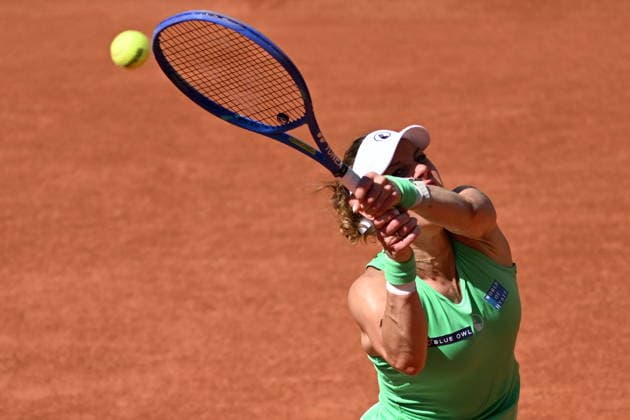 2026 French Open - Day 3 PARIS, FRANCE - MAY 26: Naomi Osaka (not seen) of Japan in action against Laura Siegemund of Germany during the Women s Singles first round match during Day Three of the 2026 French Open at Roland Garros on May 26, 2026 in Paris, France. Burak Akbulut Anadolu Paris France. Editorial use only. Please get in touch for any other usage.  Copyright: x2026xAnadoluxBurakxAkbulutx