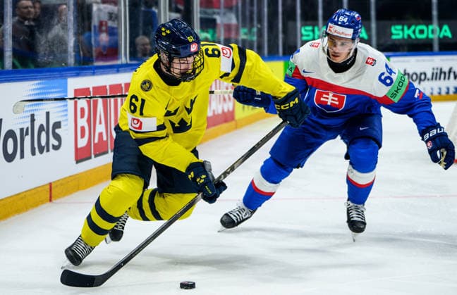 260526 Viggo Björck of Sweden and Patrik Koch of Slovakia during the 2026 IIHF Ice Hockey World Championship match between Sweden and Slovakia on May 26, 2026 in Fribourg Photo Jesper Zerman BILDBYRAN kod JZ JZ0730 ishockey ice hockey ishockey vm 2026 vm 2026 iihf world championship sverige sweden slovakien slovakia bbeng  Copyright: JESPERxZERMAN BB260526JZ084