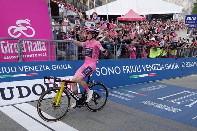 The pink jersey Denmark™s Jonas Vingegaard Hansen of Team Visma Lease A Bike cycles to the finish line to win the Stage 16 of the Giro d™Italia, from Bellinzona to CarÃ¬, Switzerland, Tuesday, May 26, 2026.  Copyright: xMassimoxPaolone LaPressex