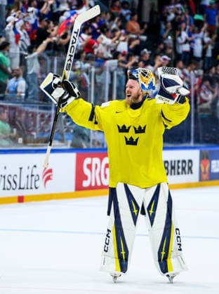 260526 Goaltender Magnus Hellberg of Sweden celebrates after the 2026 IIHF Ice Hockey World Championship match between Sweden and Slovakia on May 26, 2026 in Fribourg Photo Jesper Zerman BILDBYRAN kod JZ JZ0730 ishockey ice hockey ishockey vm 2026 vm 2026 iihf world championship sverige sweden slovakien slovakia bbeng jubel  Copyright: JESPERxZERMAN BB260526JZ094