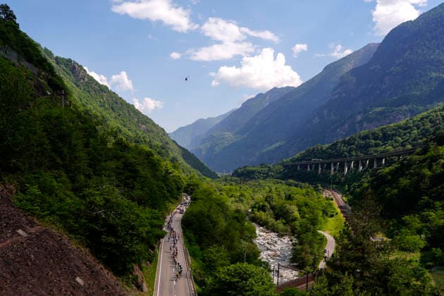 the pack riders during Stage 16 of the Giro d™Italia, from Bellinzona to CarÃ¬, Switzerland, Tuesday, May 26, 2026.  Copyright: xFabioxFerrari LaPressex