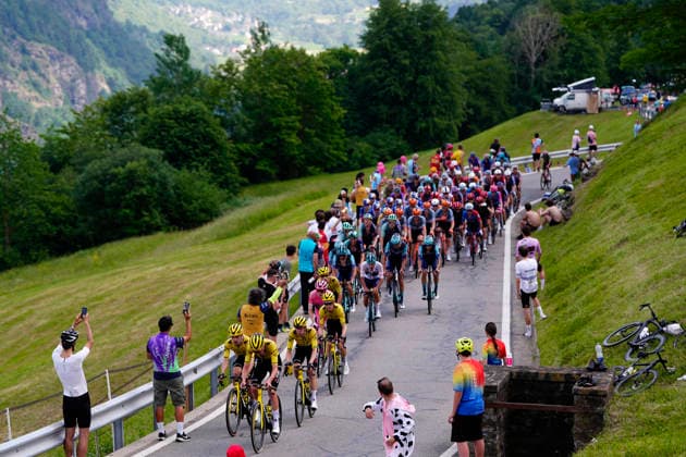 the pack riders during Stage 16 of the Giro d™Italia, from Bellinzona to CarÃ¬, Switzerland, Tuesday, May 26, 2026.  Copyright: xFabioxFerrari LaPressex
