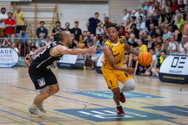 ,Simon Krajcovic Giessen 46ers, 55 Phillip Montreal Russell Bozic Estriche Knights Kirchheim, 01 GER, Bozic Estriche Knights Kirchheim vs Giessen 46ers, BARMER 2 Basketball Bundesliga, Playoffs Semifinal Game 3, Season 2025 2026, 26 05 2026 GER, Bozic Estriche Knights Kirchheim vs Giessen 46ers, BARMER 2 Basketball Bundesliga, Playoffs Semifinal Game 3, Season 2025 2026, 26 05 2026 Goeppingen Copyright: xEibner-Pressefoto NinaxSanderx EP_NSR