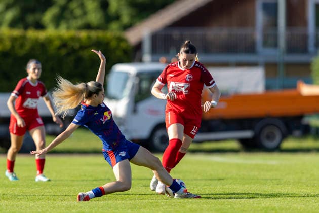 Regionalliga Nordost Frauen 1 FFV Erfurt vs RB Leipzig II Erfurt 26 05 2026 Mia Werner 10 RasenBallsport Leipzig II vs Emily Nüßner 13 1 FFV Erfurt Regionalliga Nordost Frauen 1 FFV Erfurt vs RB Leipzig II Sportforum Johannesplatz Erfurt 26 05 2026 Copyright: xBEAUTIFULxSPORTS Duehringx