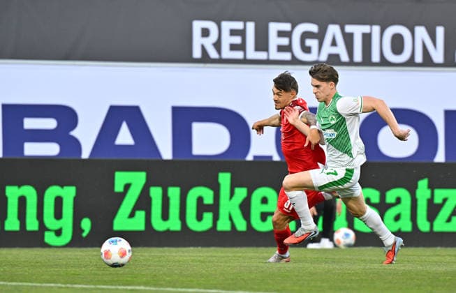 26 05 2026 Soccer season 2025 2026 Relegation 2 Soccer Bundesliga second leg SpVgg Greuther Fürth Kleeblatt Rot Weiss Essen RWE Sportfoto Zink MeZi xmexzix DFL regulations prohibit any use of photographs as image sequences and or quasi video only for editorial use Jannik Hofmann 37, Rot Weiss Essen Gian Luca Gian Luca Itter 27, SpVgg Greuther Fürth, rechts