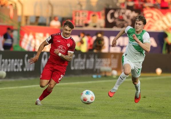 26 05 2026 Soccer season 2025 2026 Relegation 2 Soccer Bundesliga second leg SpVgg Greuther Fürth Kleeblatt Rot Weiss Essen RWE Sportfoto Zink DaMa xdaxmax DFL regulations prohibit any use of photographs as image sequences and or quasi video only for editorial use Jannik Hofmann 37, Rot Weiss Essen Gian Luca Gian Luca Itter 27, SpVgg Greuther Fürth