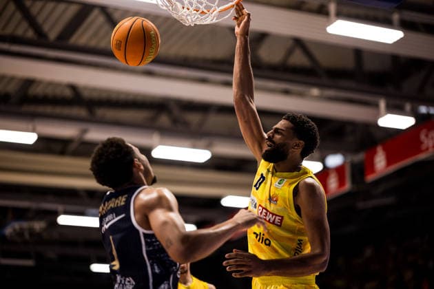Barmer 2 Basketball Bundesliga ProA Playoffs Semifinal Game 3, Phoenix Hagen Eisbären Bremerhaven 26 05 2026 Lucas N Guessan Phoenix Hagen, 19 cheers after dunk BARMER 2 Basketball Bundesliga ProA Playoffs Semifinal Game 3, Phoenix Hagen Eisbären Bremerhaven Hagen, Ischelandhalle on 26 05 2026 Copyright: xBEAUTIFULxSPORTS Wunderlx
