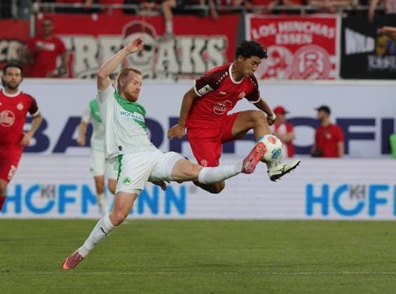 26 05 2026 Soccer season 2025 2026 Relegation 2 Soccer Bundesliga second leg SpVgg Greuther Fürth Kleeblatt Rot Weiss Essen RWE Sportfoto Zink DaMa xdaxmax DFL regulations prohibit any use of photographs as image sequences and or quasi video only for editorial use Paul Will 13, SpVgg Greuther Fürth Kaito Mizuta 24, Rot Weiss Essen