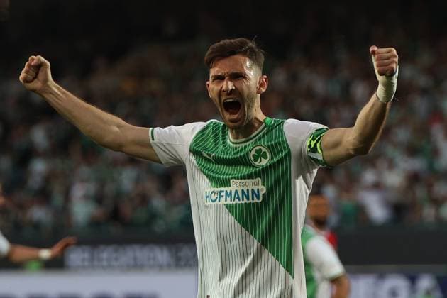 A SpVgg Greuther Fürth player raises both arms and shouts out his jubilation The jersey number is not recognizable, another player can be seen in the background SpVgg Greuther Fürth player celebrates goal with clenched fists Copyright: xspeedshotx xTimoxBluhmki-Schmidtx