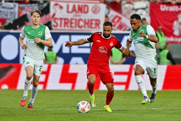 Relagation 2 Bundesliga SpVgg Greuther Fürth Rot Weiss Essen 26 05 2026 FÜRTH, GERMANY 26 MAY in the duel Ramien SAFI Rot Weiss Essen 7 and Sacha BANSE SpVgg Greuther Fuehrt 6 during the match between SpVgg Greuther Fürth and Rot Weiss Essen at the second leg of the relegation to the 2 Bundesliga at Sportpark Ronhof DFL REGULATIONS PROHIBIT ANY USE OF PHOTOGRAPHS AS IMAGE SEQUENCES AND OR QUASI VIDEO Copyright: xBEAUTIFULxSPORTS Goldbergx
