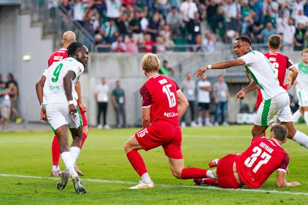 Germany Soccer 2 Bundesliga Relegation 2025 2026 SpVgg Greuther Fürth vs Rot Weiss Essen Sportpark Ronhof I Thomas Sommer Fürth Goal and goal celebration to 1 0 by Noel Futkeu SpVgg Greuther Fürth, 9 Joy, emotions, jubilation Copyright: xJOERANxSTEINSIEKx