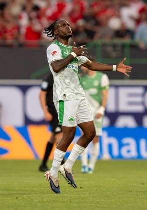 Cheering after the goal to 1 0 by Noel Futkeu SpVgg Greuther Fuerth, 9 , cheering, jubilant, jubeln, jubeln, emotionen, celebrate Here he cheers about his goal SpVgg Greuther Fürth Rot Weiss Essen, Fußball, Relegation zur 2 Bundesliga Rückspiel, Sportpark Ronhof, Fürth DFL regulations prohibit any use of photographs as image sequences and or quasi video Copyright: HMBxMedia xMarcoxBader