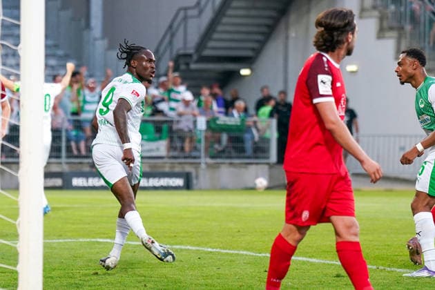 Germany Soccer 2 Bundesliga Relegation 2025 2026 SpVgg Greuther Fürth vs Rot Weiss Essen Sportpark Ronhof I Thomas Sommer Fürth Goal and goal celebration to 1 0 by Noel Futkeu SpVgg Greuther Fürth, 9 Joy, emotions, cheering, facial expression, emotion Copyright: xJOERANxSTEINSIEKx