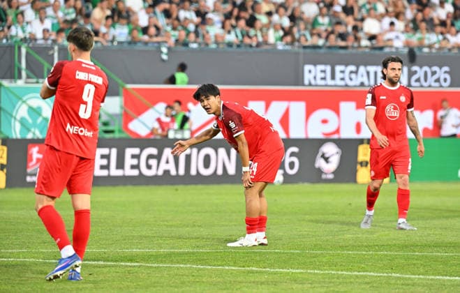 26 05 2026 Soccer season 2025 2026 Relegation 2 Soccer Bundesliga second leg SpVgg Greuther Fürth Kleeblatt Rot Weiss Essen RWE Sportfoto Zink MeZi xmexzix DFL regulations prohibit any use of photographs as image sequences and or quasi video only for editorial use Jaka Cuber Potocnik 9, Rot Weiss Essen Kaito Mizuta 24, Rot Weiss Essen Jose Enrique Rios Alonso 23, Rot Weiss Essen, right disappointed disappointment