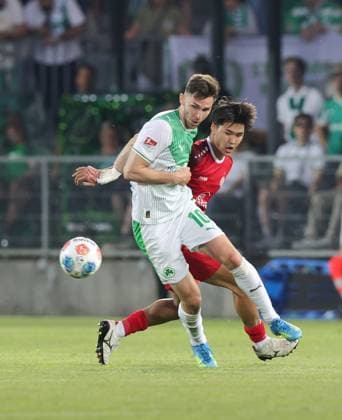 26 05 2026 Soccer season 2025 2026 Relegation 2 Soccer Bundesliga second leg SpVgg Greuther Fürth Kleeblatt Rot Weiss Essen RWE Sportfoto Zink DaMa xdaxmax DFL regulations prohibit any use of photographs as image sequences and or quasi video only for editorial use Branimir Hrgota 10, SpVgg Greuther Fürth Kaito Mizuta 24, Rot Weiss Essen