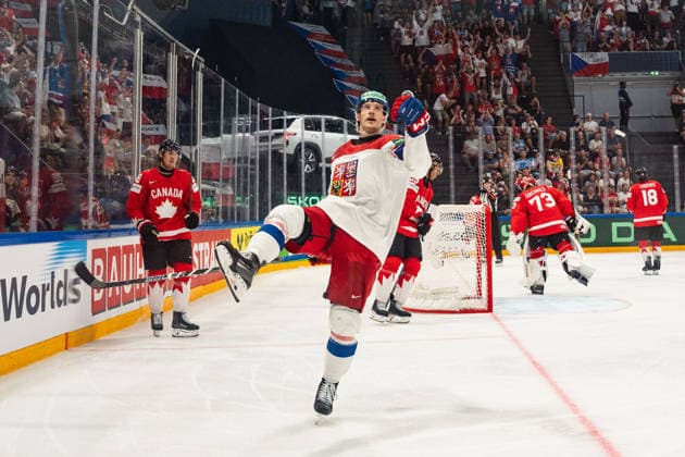 FRIBOURG, FRIBOURG - MAY 26: Dominik Kubalik of Czech Republic celebrates after scoring as Czech Republic players react following the goal during the 2026 IIHF World Championship, WM, Weltmeisterschaft match between Czech Republic and Canada at BCF Arena on May 26, 2026 in Fribourg, Fribourg, Switzerland. Copyright: xLivioxBaeriswylx xSPPx Sportspressphoto_SPR154966