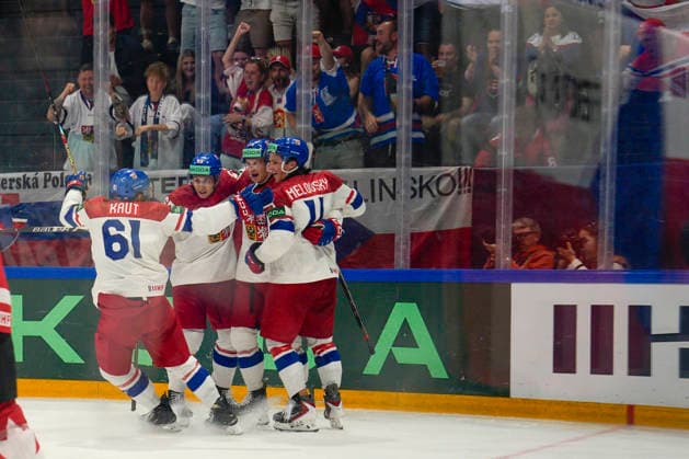 FRIBOURG, SWITZERLAND MAY 26 Czechia celebrates their 2 0 of Dominik Kubalik of Czechia 2nd R during the 2026 IIHF Ice Hockey World Championship Switzerland game between Czechia and Canada at BCF Arena on May 26, 2026 in Fribourg, Fribourg Fribourg BCF Arena Fribourg Switzerland Copyright: xJustPictures.ch JarixPestelaccix jp-en-EuSpIm-JP6_JAR_Czechia_Canada_26May2026_00055