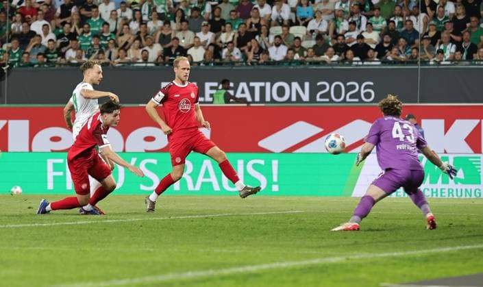 26 05 2026 Soccer season 2025 2026 Relegation 2 Soccer Bundesliga second leg SpVgg Greuther Fürth Kleeblatt Rot Weiss Essen RWE Sportfoto Zink DaMa xdaxmax DFL regulations prohibit any use of photographs as image sequences and or quasi video only for editorial use Jaka Cuber Potocnik 9, Rot Weiss Essen with goal shot Goal, which was taken back after offside