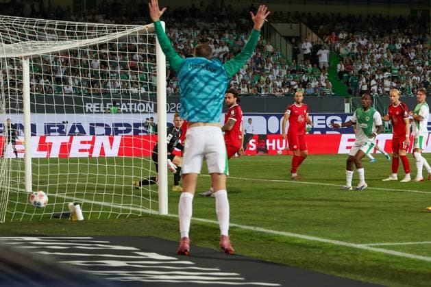 The shot by Branimir Hrgota 10 Spvgg Greuther Fuerth , covered, goes into the goal for 2 0, substitute Dennis Srbeny 7 Spvgg Greuther Fuerth cheers early, SpVgg Greuther Fuerth vs Rot Weiss Essen, football, men, relegation, 2 Bundesliga, DFL, season 2025 2026, return match, 26 05 2026 DFB regulations prohibit any use of photographs as image sequences and or quasi video Fuerth Bayern Germany Copyright: xkolbert-press MartinxAgüerax