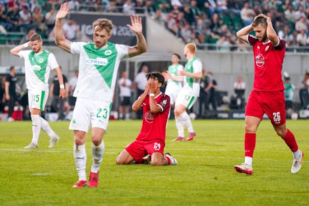 Germany Soccer 2 Bundesliga Relegation 2025 2026 SpVgg Greuther Fürth vs Rot Weiss Essen Sportpark Ronhof I Thomas Sommer Fürth Kaito Mizuta Rot Weiss Essen, 24 misses scoring chance Disappointment Copyright: xJOERANxSTEINSIEKx