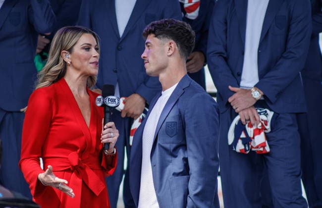 US Mens Team reveals their 2026 FIFA World Cup, WM, Weltmeisterschaft, Fussball roster Sebastian Berhalter player of United States, speaks with a reporter during the United States World Cup roster reveal in New York, New York USA, 26 May 2026. NEW YORK NEW YORK UNITED STATES  Copyright: xKENAxBETANCURx
