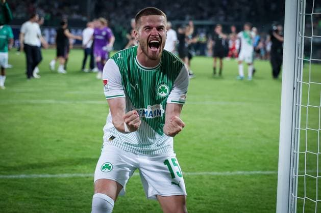 Jan Elvedi 15 Spvgg Greuther Fuerth cheers with the fans after the end of the match, SpVgg Greuther Fuerth vs Rot Weiss Essen, Football, Men, Relegation, 2 Bundesliga, DFL, Season 2025 2026, Return match, 26 05 2026 DFB regulations prohibit any use of photographs as image sequences and or quasi video Fuerth Bayern Germany Copyright: xkolbert-press MartinxAgüerax
