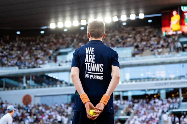 PARIS, FRANCE - MAY 26: Ball Kid in the Men s Singles First Round match on Day Three of the 2026 French Open at Roland Garros on May 26, 2026 in Paris, France. (Photo by Pauline FIGUET SPP) Copyright: xPaulinexFIGUETx xSPPx Sportspressphoto_SPR155069