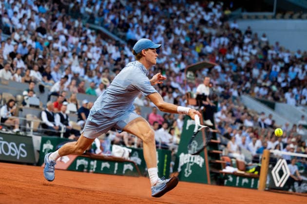 PARIS, FRANCE - MAY 26: Jannik Sinner of Italy in action against Clement Tabur of France in the Men s Singles First Round match on Day Three of the 2026 French Open at Roland Garros on May 26, 2026 in Paris, France. (Photo by Pauline FIGUET SPP) Copyright: xPaulinexFIGUETx xSPPx Sportspressphoto_SPR155092