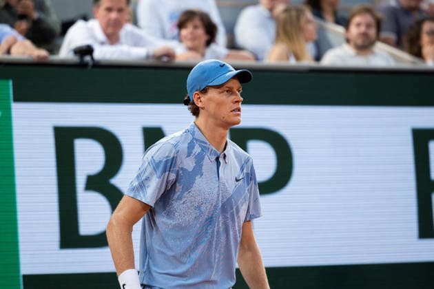 PARIS, FRANCE - MAY 26: Jannik Sinner of Italy in action against Clement Tabur of France in the Men s Singles First Round match on Day Three of the 2026 French Open at Roland Garros on May 26, 2026 in Paris, France. (Photo by Pauline FIGUET SPP) Copyright: xPaulinexFIGUETx xSPPx Sportspressphoto_SPR155114
