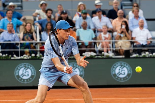 PARIS, FRANCE - MAY 26: Jannik Sinner of Italy in action against Clement Tabur of France in the Men s Singles First Round match on Day Three of the 2026 French Open at Roland Garros on May 26, 2026 in Paris, France. (Photo by Pauline FIGUET SPP) Copyright: xPaulinexFIGUETx xSPPx Sportspressphoto_SPR155130