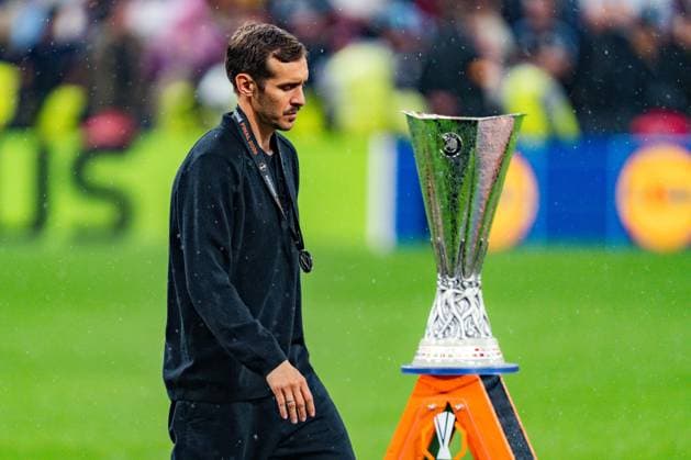 20 05 2026, SC Freiburg vs Aston Villa, UEFA Europa League Final, Final Matchday Julian Schuster SC Freiburg, Head Coach Runs Past UEFA CUP Cup Trophy Object Copyright: xBahhoxKarax