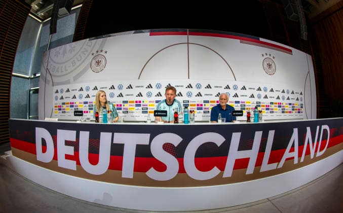27 05 2026, Football DFB national team Germany, training camp before the World Cup, kick-off press conference in the HALFTIME media center at ADIDAS, in Herzogenaurach At the podium, coach Julian Nagelsmann center, Germany and sports director Rudi Völler right, Germany answer questions from journalists li DFB press spokeswoman Franziska Wülle