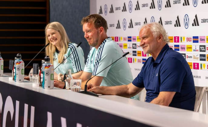 27 05 2026, Football DFB national team Germany, training camp before the World Cup, kick-off press conference in the media center HALFTIME at ADIDAS, in Herzogenaurach coach Julian Nagelsmann center, Germany and sports director Rudi Völler right, Germany answer the questions of the journalists, left DFB press spokeswoman Franziska Wülle