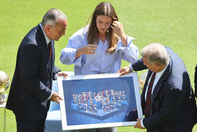 Alexia Putellas FC Barcelona, Barca Farewell press conference, PK, Pressekonferenz Rafael Yuste, President of FC Barcelona, and Joan Laporta, President-Elect of FC Barcelona, with Alexia Putellas during her farewell ceremony in Barcelona, Spain, on May 27, 2026. Barcelona Barcelona Spain Copyright: xUrbanandsportx originalFilename:urbanandsport-fcbarcel260527_npVVi.jpg