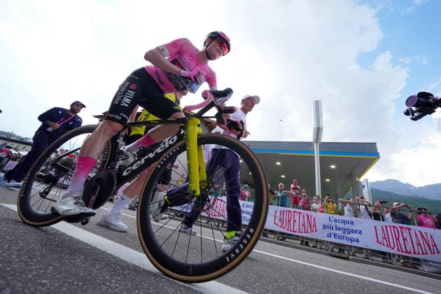 The pink jersey Denmark™s Jonas Vingegaard Hansen of Team Visma Lease A Bike during the stage Stage 17 of the Giro d™Italia, from Cassano d™Adda to Andalo, Italy, Wednesday, May 27, 2026.  Copyright: xSimonexSpada LaPressex