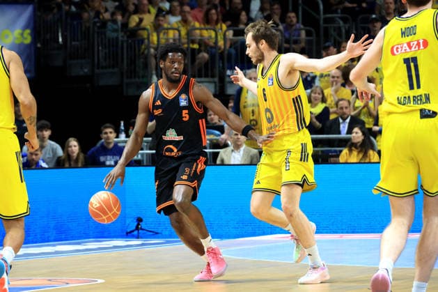 DEU, easyCredit BBL, ALBA vs Rasta Vechta, 27 05 2026, Uber Arena, Berlin, DEU, easyCredit BBL, ALBA vs Rasta Vechta, in the picture MALTE DELOW ALBA Berlin 6 , TJ Bamba RASTA Vechta 5 nordphotoxGmbHx xEngler nph00076