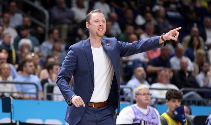 Coach Christian Held gives instructions Upper body action Sport Basketball BBL Bundesliga Mens Play Off Quarter-final 5 Game Season 2025 2026 27 05 2026 ALBA Berlin vs SC Rasta Vechta