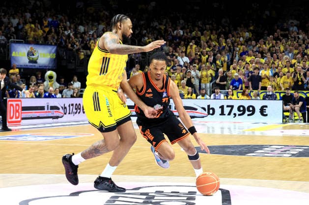 DEU, easyCredit BBL, ALBA vs Rasta Vechta, 27 05 2026, Uber Arena, Berlin, DEU, easyCredit BBL, ALBA vs Rasta Vechta, in the picture J Wan Roberts ALBA Berlin 13 , Alonzo Verge jr RASTA Vechta 11 nordphotoxGmbHx xEngler nph00076