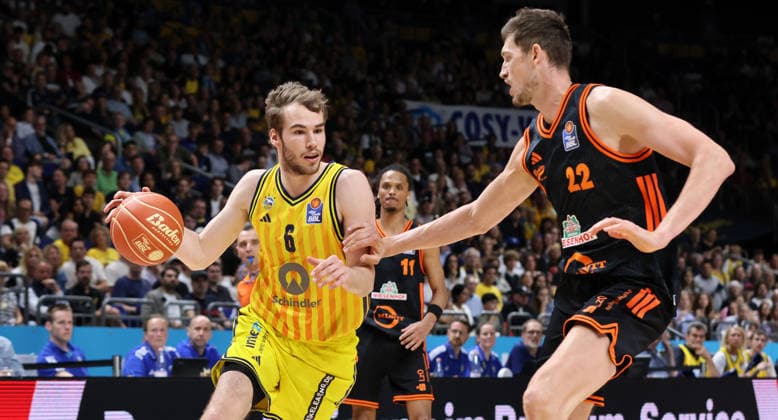 Malte Delow on the ball, Tibor Pleiß duel Game scene Action Sport Basketball BBL Bundesliga Mens Play Off Quarter-final 5 Game Season 2025 2026 27 05 2026 ALBA Berlin vs SC Rasta Vechta